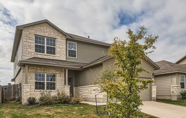 5-bedroom rental at 13536 Boothe Grv in San Antonio, TX — photo 2