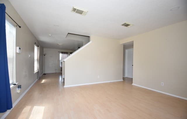 3-bedroom rental at 83 Viking Oak in San Antonio, TX — photo 3