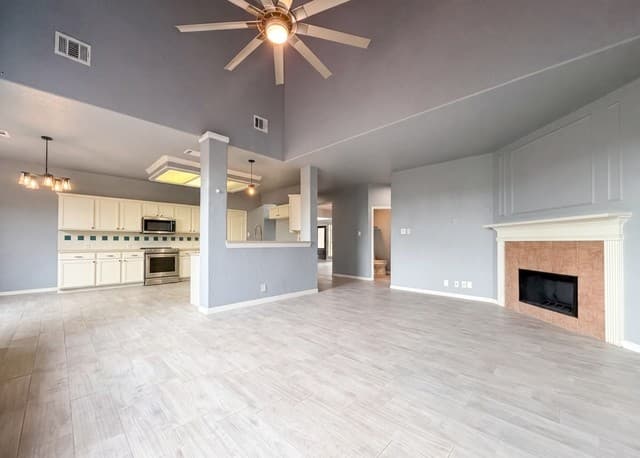4-bedroom rental at 902 La Cascada in San Antonio, TX — photo 3