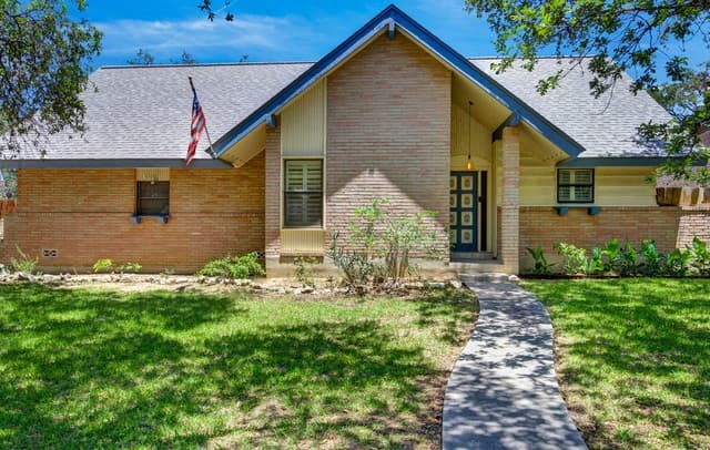 4-bedroom rental at 615 Serenade Dr in San Antonio, TX — photo 2