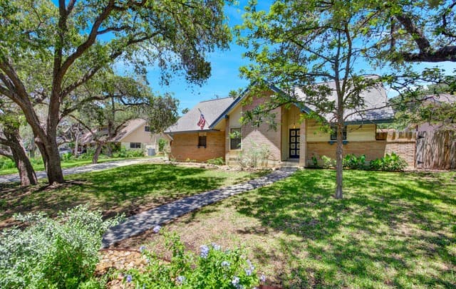 4-bedroom rental at 615 Serenade Dr in San Antonio, TX — photo 3