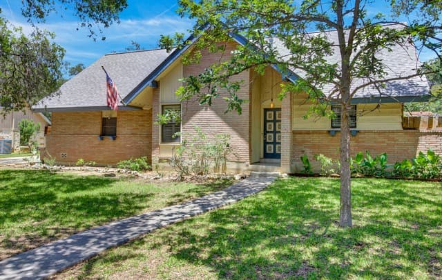 4-bedroom rental at 615 Serenade Dr in San Antonio, TX — photo 4