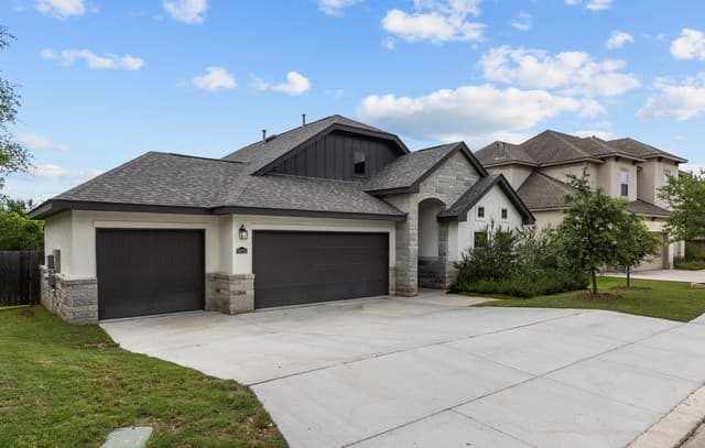4-bedroom rental at 28210 Versant Hls in Boerne, TX — photo 3