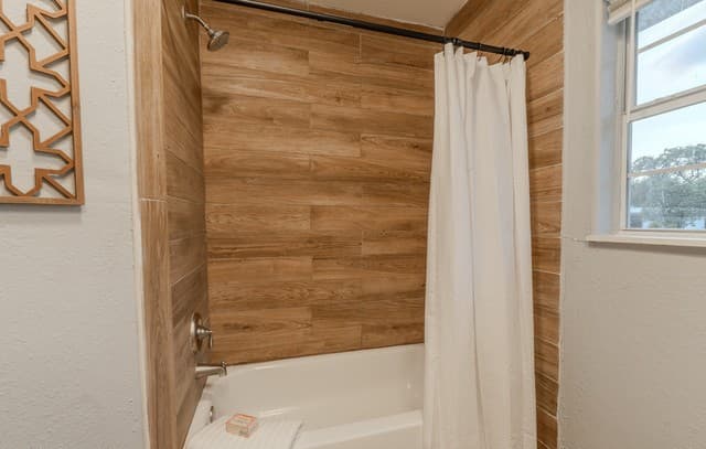 3-bedroom rental at 210 Greenhaven Dr in San Antonio, TX — photo 4