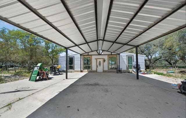 3-bedroom rental at 21633 S Jett Rd in San Antonio, TX — photo 2