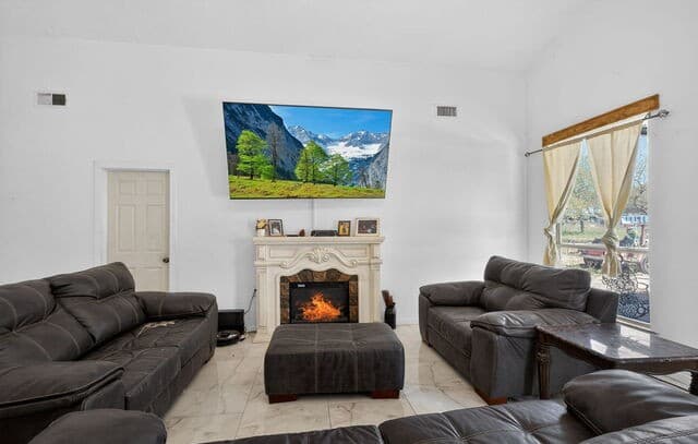 3-bedroom rental at 21633 S Jett Rd in San Antonio, TX — photo 4