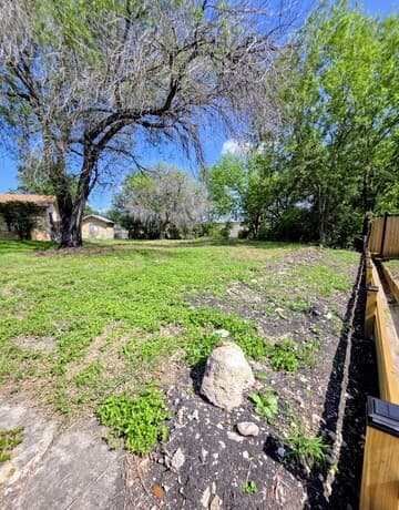 rental at 110 Zeuty St in San Antonio, TX — photo 1