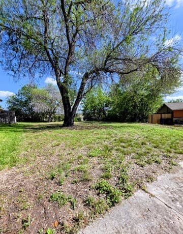 rental at 110 Zeuty St in San Antonio, TX — photo 2