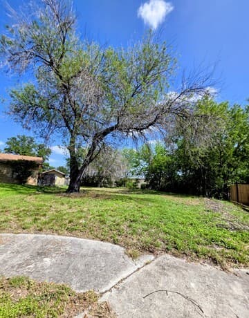 rental at 110 Zeuty St in San Antonio, TX — photo 3