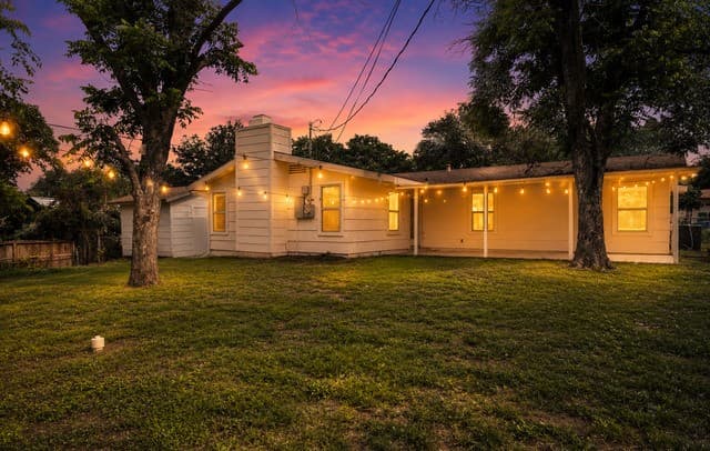 3-bedroom rental at 406 Stockton Dr in San Antonio, TX — photo 2