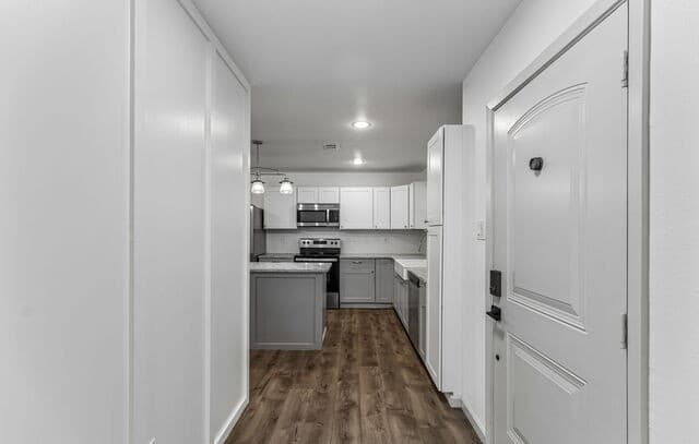 3-bedroom rental at 406 Stockton Dr in San Antonio, TX — photo 3
