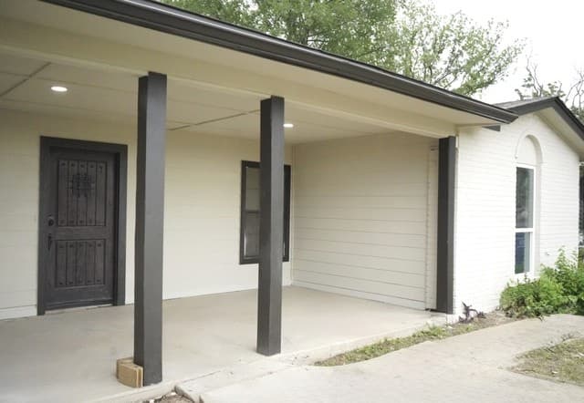 3-bedroom rental at 367 Concio St in San Antonio, TX — photo 1