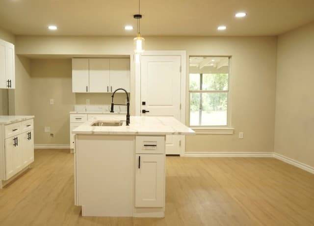 3-bedroom rental at 367 Concio St in San Antonio, TX — photo 2