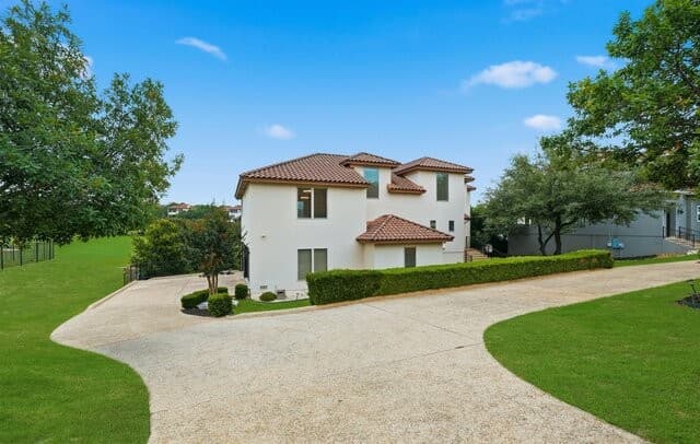 5-bedroom rental at 426 Legacy Rdg in San Antonio, TX — photo 2