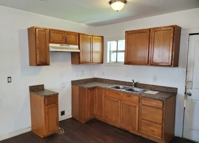 2-bedroom rental at 616 Albert in San Antonio, TX — photo 3