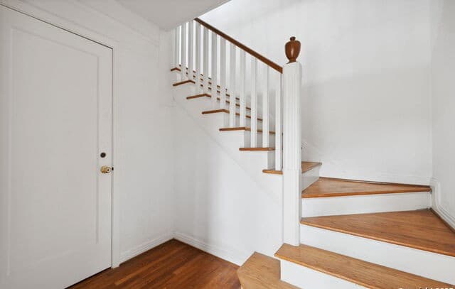 2-bedroom rental at 515 E Olmos Dr Unit 4 in Olmos Park, TX — photo 3