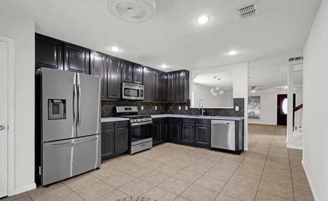 4-bedroom rental at 2730 Brighton Park in Converse, TX — photo 2