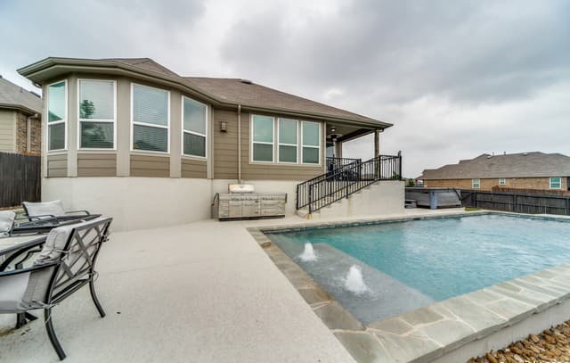 4-bedroom rental at 7604 Pecos Rdg in Boerne, TX — photo 2