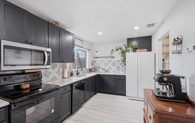 4-bedroom rental at 4013 Sun Harbour in San Antonio, TX — photo 4