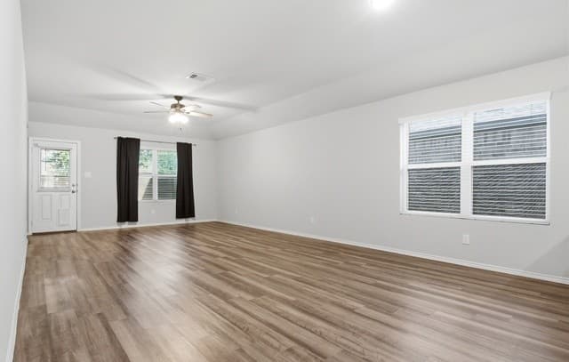 3-bedroom rental at 8429 Lamus Wheel in San Antonio, TX — photo 5