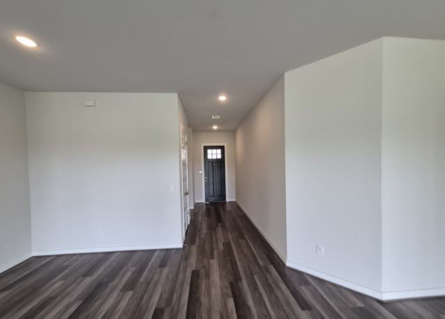 3-bedroom rental at 11321 Hollering Pass in Schertz, TX — photo 2