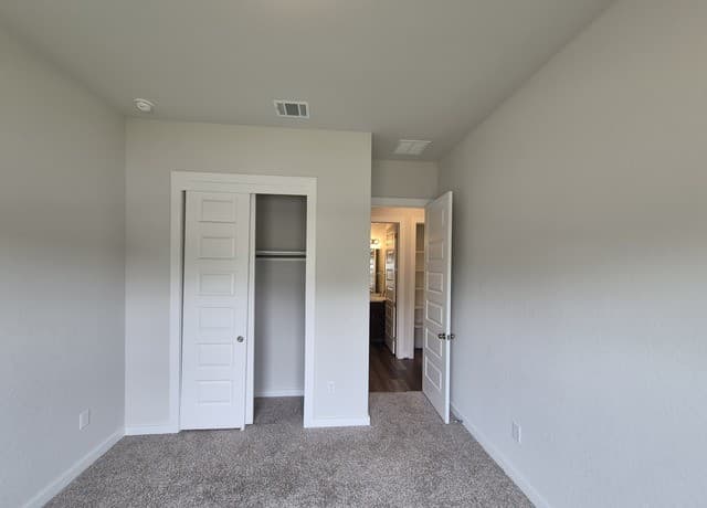 3-bedroom rental at 11321 Hollering Pass in Schertz, TX — photo 4