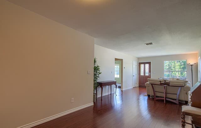 4-bedroom rental at 607 Rexford Dr in San Antonio, TX — photo 4