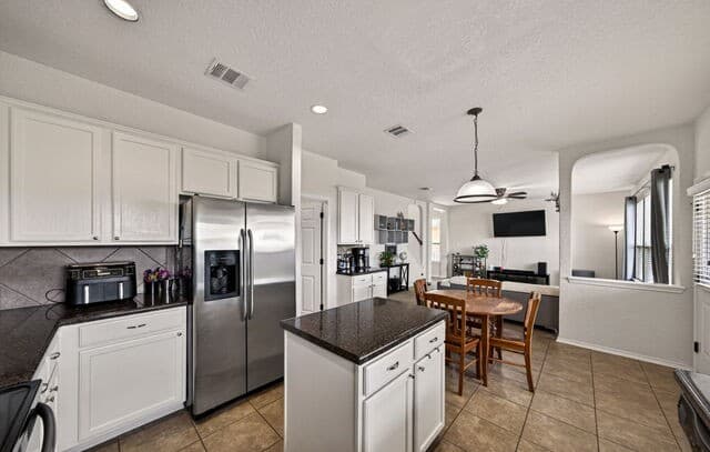 3-bedroom rental at 10023 Mill Path in San Antonio, TX — photo 2