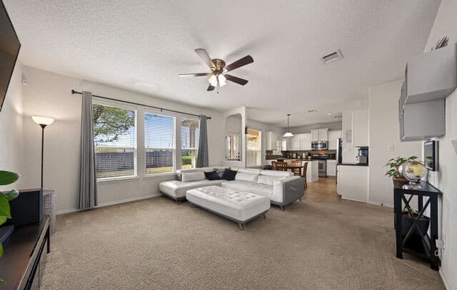 3-bedroom rental at 10023 Mill Path in San Antonio, TX — photo 3