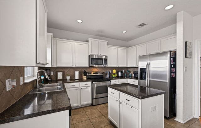 3-bedroom rental at 10023 Mill Path in San Antonio, TX — photo 4