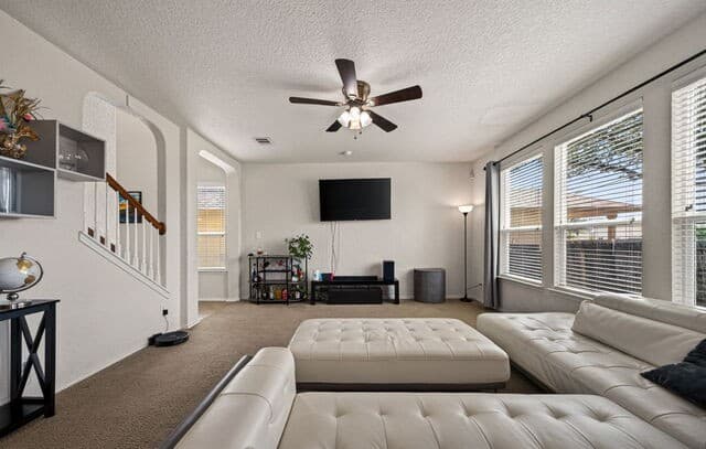 3-bedroom rental at 10023 Mill Path in San Antonio, TX — photo 5