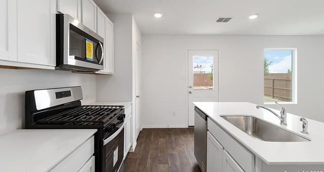 3-bedroom rental at 4234 Marjoram Landing in Von Ormy, TX — photo 4