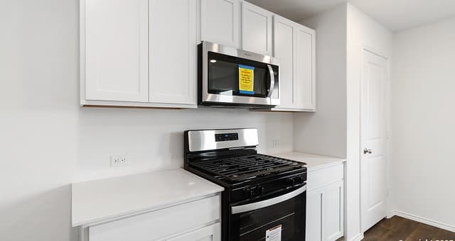 3-bedroom rental at 4234 Marjoram Landing in Von Ormy, TX — photo 5