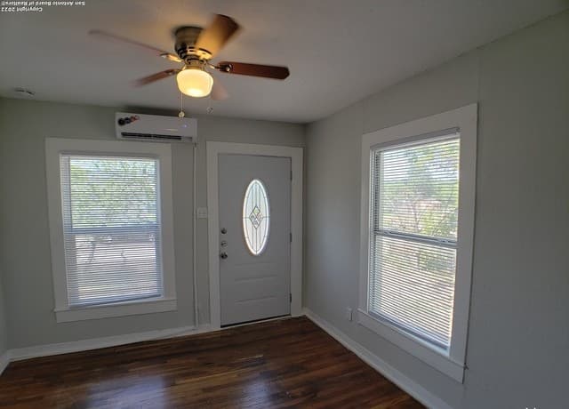 2-bedroom rental at 205 W Lambert St in San Antonio, TX — photo 2