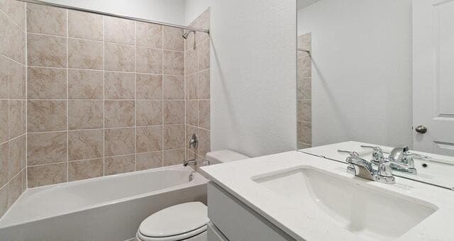 3-bedroom rental at 146 Lilli's Lane in Comfort, TX — photo 4