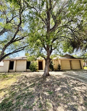 3-bedroom rental at 14810 Ridge Hill Dr. in San Antonio, TX — photo 1