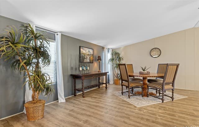 4-bedroom rental at 339 County Road 5631 in Castroville, TX — photo 5