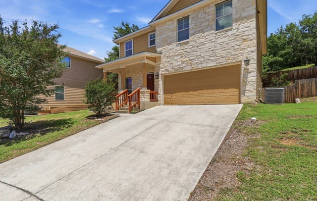 4-bedroom rental at 13106 Vegas Vw in San Antonio, TX — photo 1