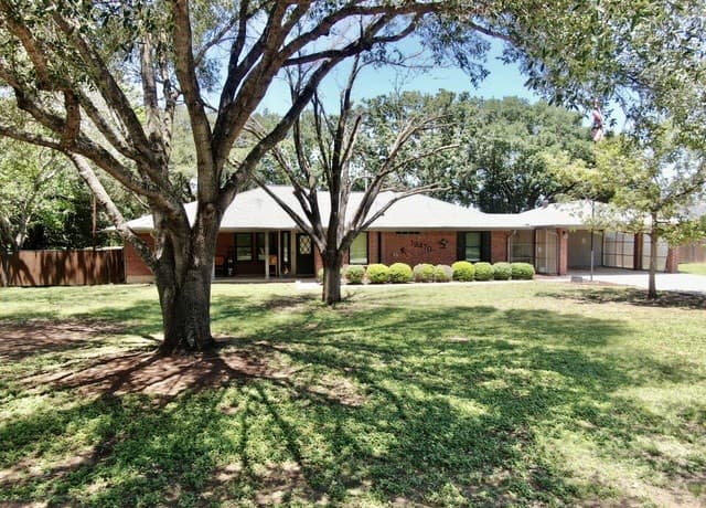 3-bedroom rental at 19470 Blume Dr in Lytle, TX — photo 1