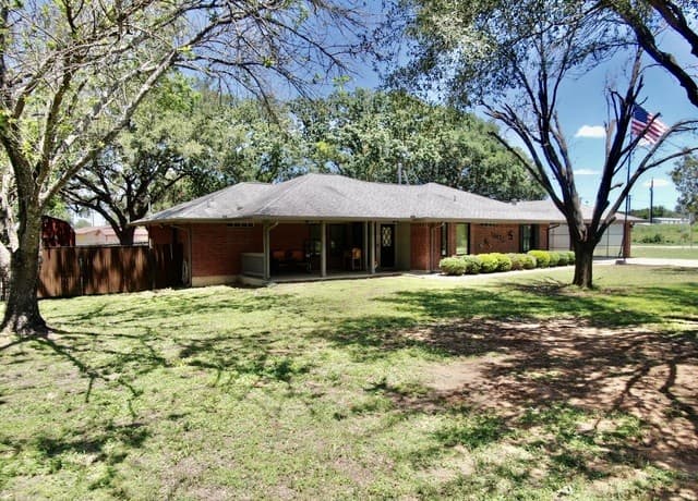 3-bedroom rental at 19470 Blume Dr in Lytle, TX — photo 2