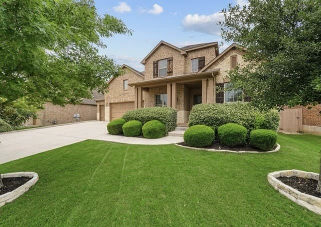 5-bedroom rental at 8915 River Blf in San Antonio, TX — photo 1