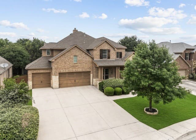 5-bedroom rental at 8915 River Blf in San Antonio, TX — photo 2