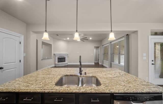 5-bedroom rental at 8915 River Blf in San Antonio, TX — photo 3