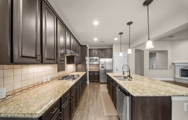 5-bedroom rental at 8915 River Blf in San Antonio, TX — photo 4