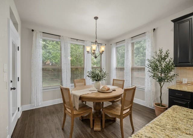 5-bedroom rental at 8915 River Blf in San Antonio, TX — photo 5