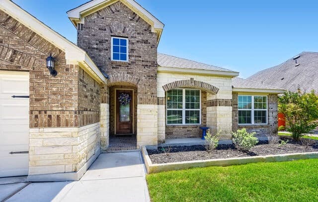 3-bedroom rental at 2724 Running Fawn in San Antonio, TX — photo 2