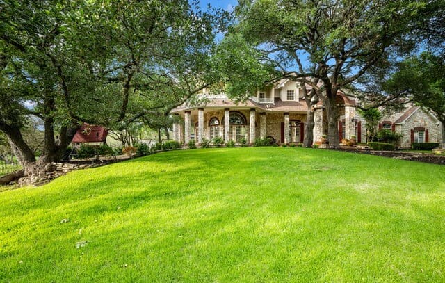 4-bedroom rental at 8040 Rolling Acres Trail in Fair Oaks Ranch, TX — photo 2