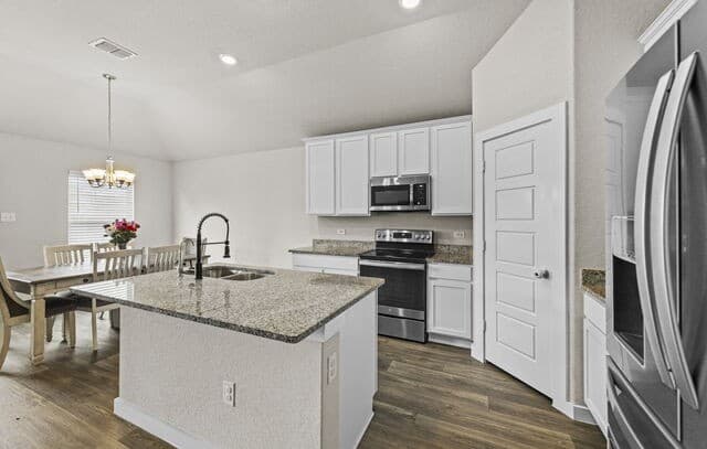 3-bedroom rental at 5403 Pearl Vly in San Antonio, TX — photo 3