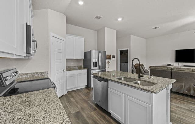 3-bedroom rental at 5403 Pearl Vly in San Antonio, TX — photo 4