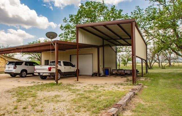 4-bedroom rental at 2657 West Sabinal Road in Utopia, TX — photo 3